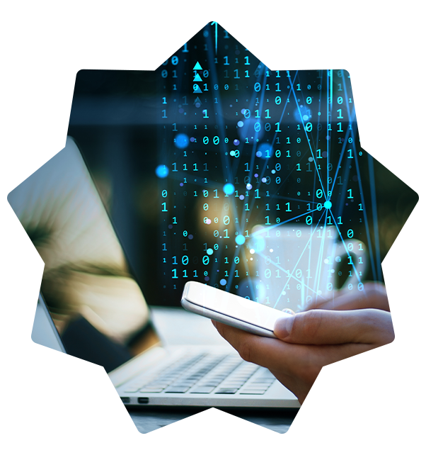 Manos trabajando sobre un portátil