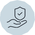 Icono de una mano con una insignia de seguridad