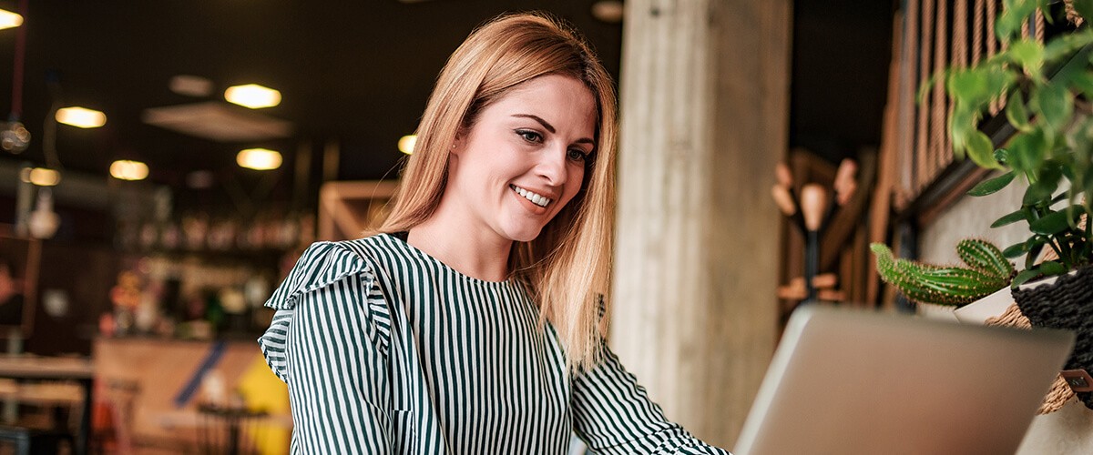 Business woman working offsite. Customer experience, employee experience, remote work. 