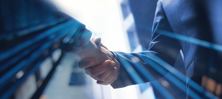 Tekening van een laptop en cloudapplicaties